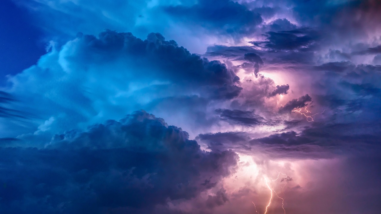 Heavy Rain & Thunder (Black Screen)